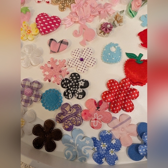 Felt, ribbon, embroidered and Resin applique assorted lot for crafts & projects - Picture 3 of 12